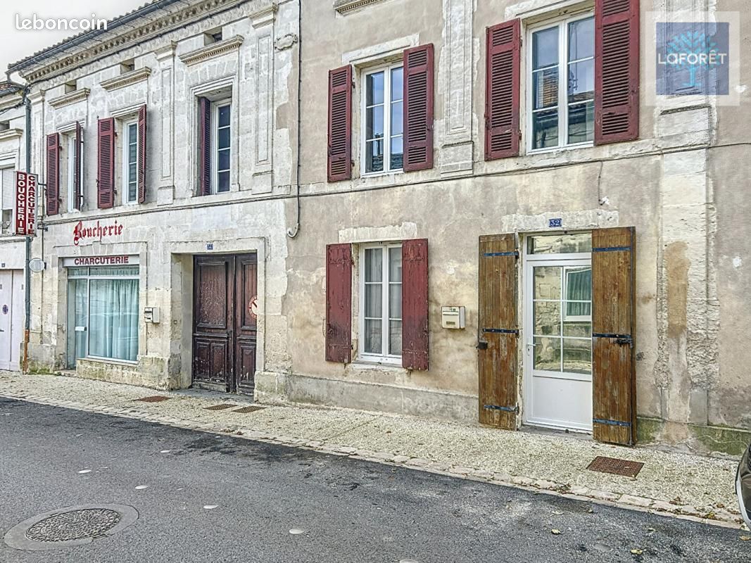 Maison 13 pièces 326 m² · à Montguyon · 326 m² · 160 900 €
