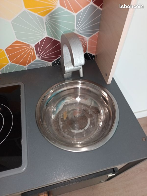 Cuisine en bois avec dînette (image 4)