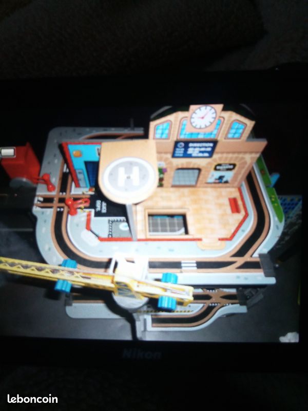 Plateforme pour train en bois (image 1)