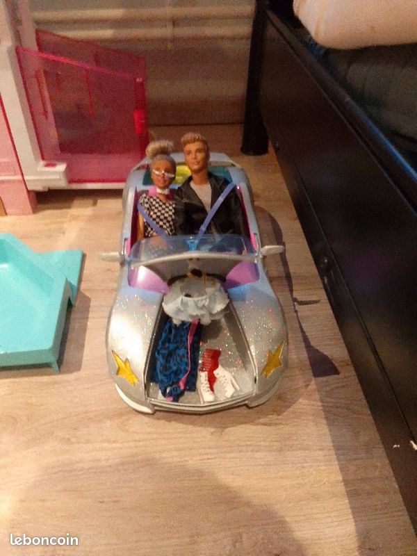 Lot maison de barbie + voiture Barbie Extra (image 2)
