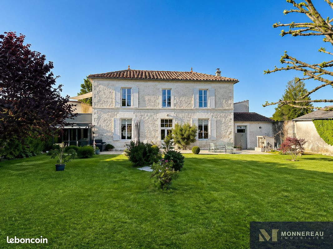Maison 5 pièces 168 m² · à Vignolles · 168 m² · 450 000 €