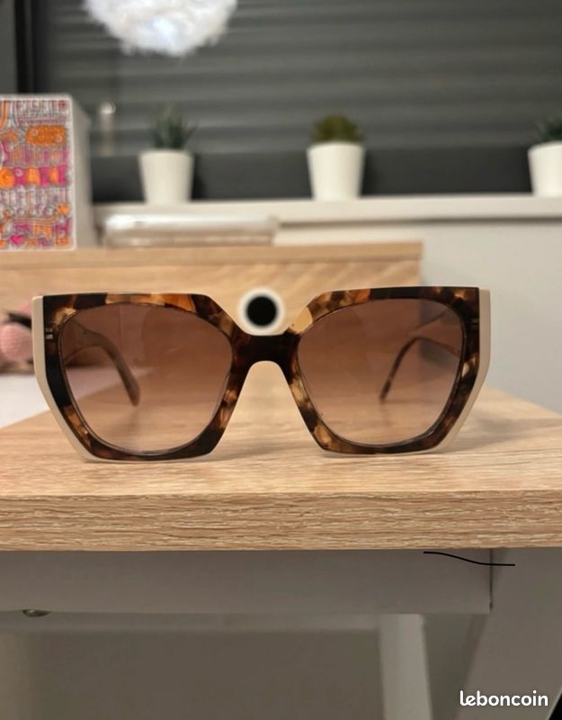 Lunettes PRADA (image 1)