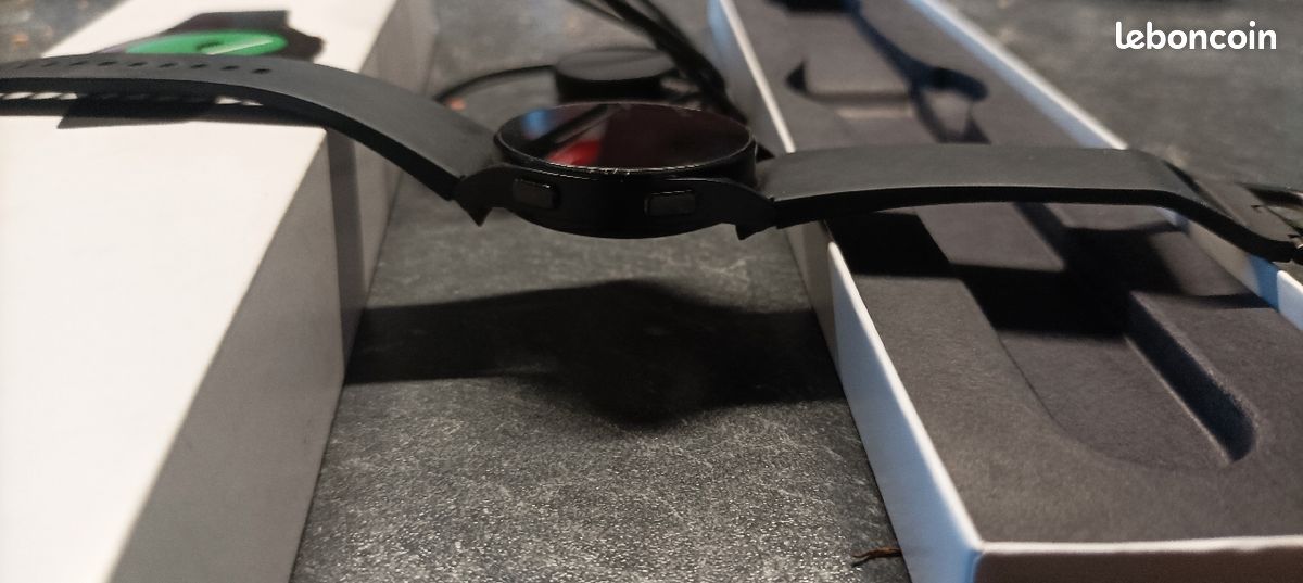 Samsung Galaxy watch 4 (image 1)