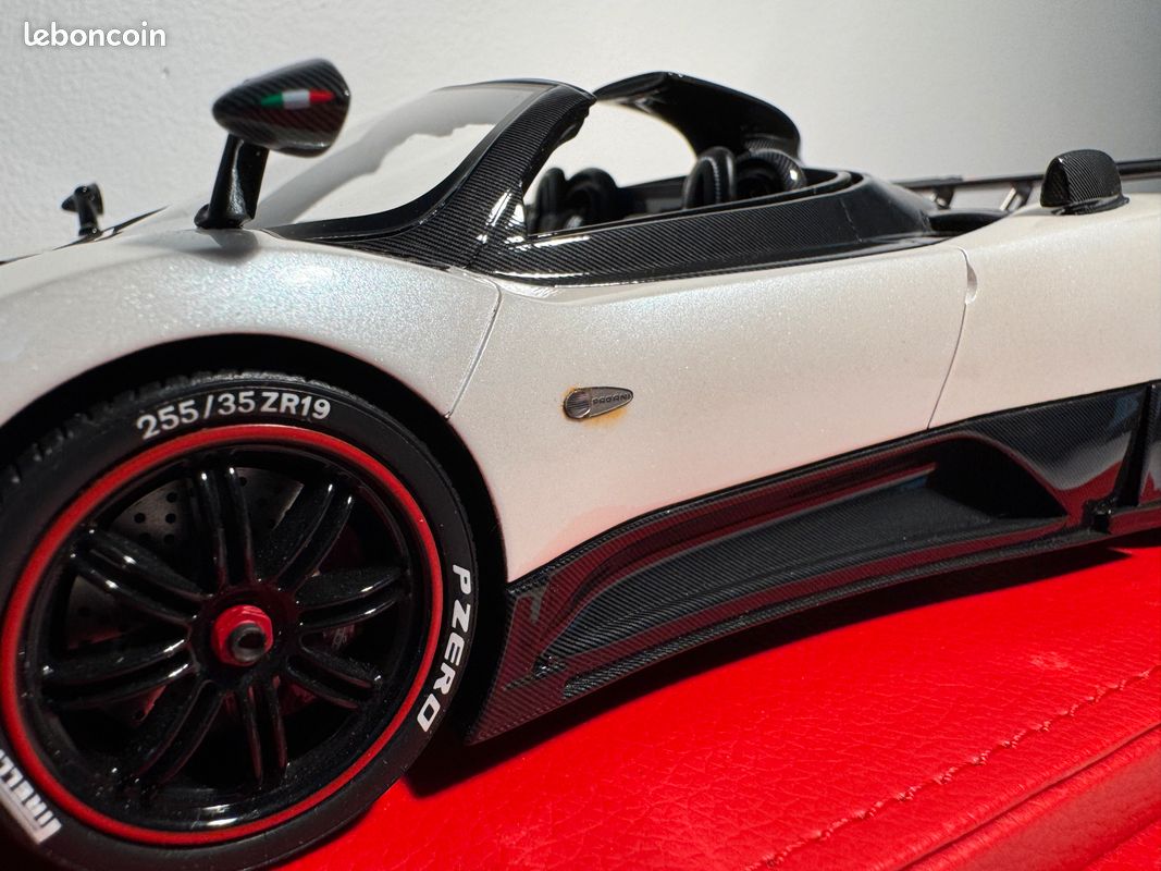 Almost Real 850611001 - Pagani Zonda Cinque Roadster Bianco Benny 2009 - echelle 1/18 - modèle de Voiture