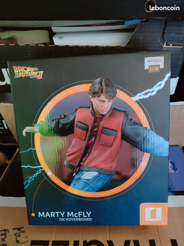 Iron Studios Back to The Future II Art Scale Statue 1/10 Marty McFly on Hoverboard