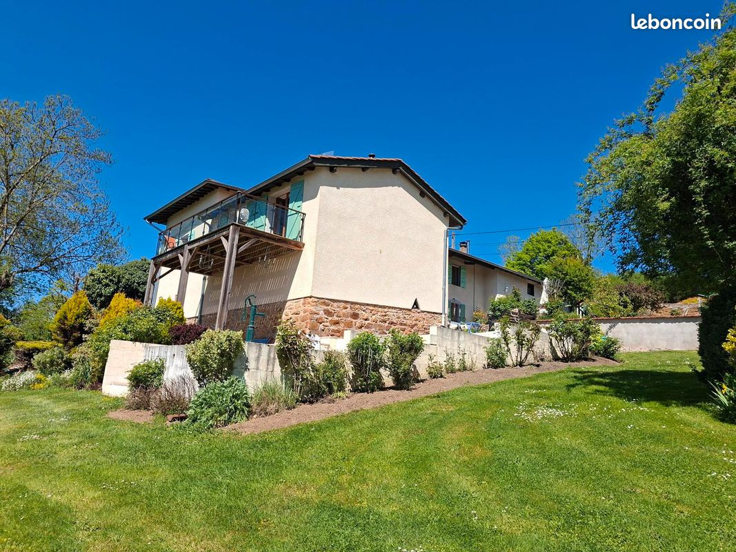 Maison 6 pièces 191 m² · à Panissières · 191 m² · 299 000 €