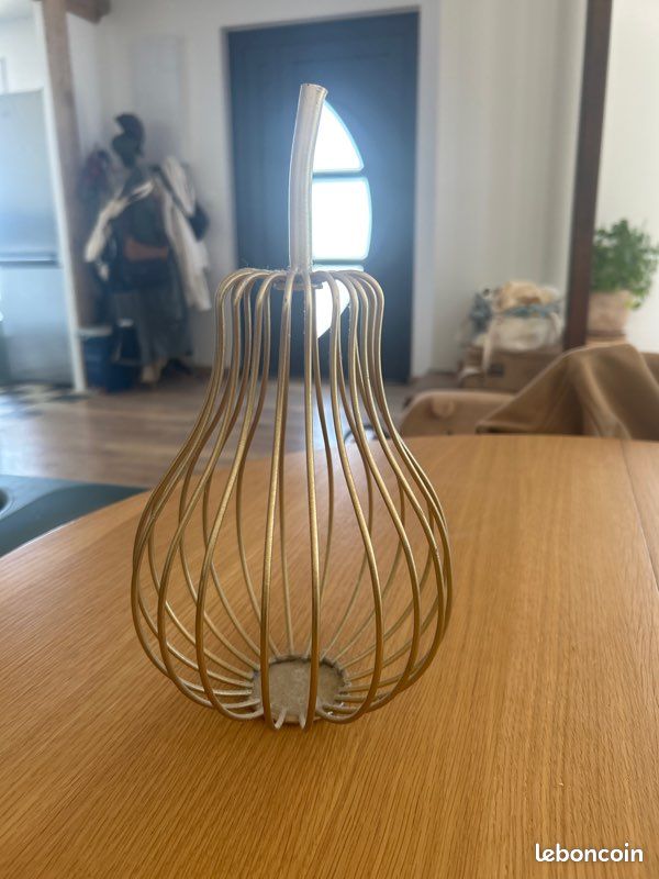 Objet déco dorée poire (image 1)