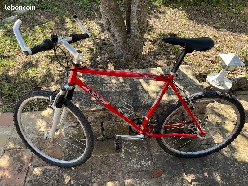 Vélo VTT Décathlon série M Rouge 26 pouces (image 1)