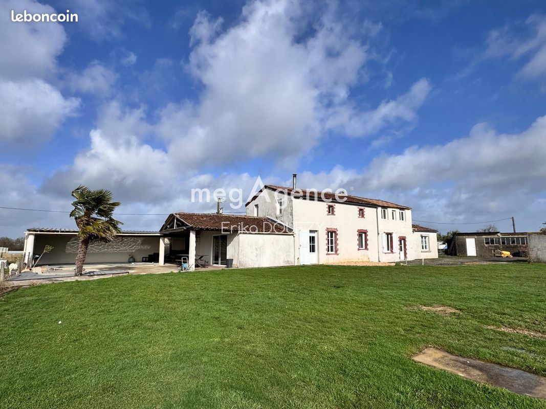 Maison 7 pièces 167 m² · à Saint-Pierre-des-Échaubrognes · 167 m² · 268 800 €