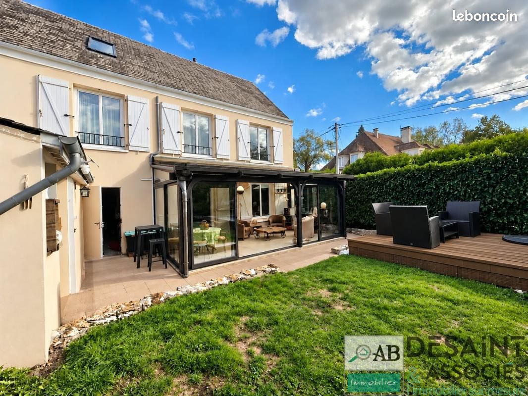 Maison 8 pièces 153 m² · à Villeneuve-le-Comte · 153 m² · 415 000 €