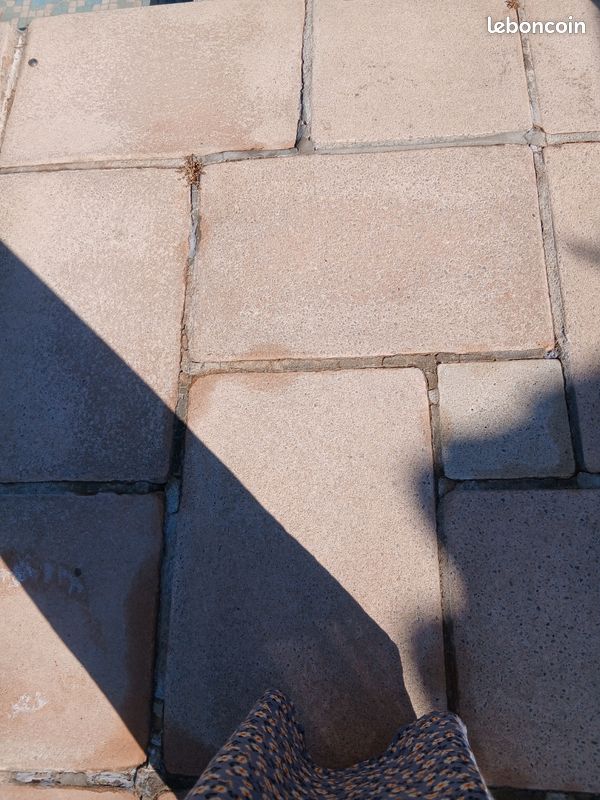 Recherche environ 10 dalles beton beige rosée pour compléter ma dalle (image 2)