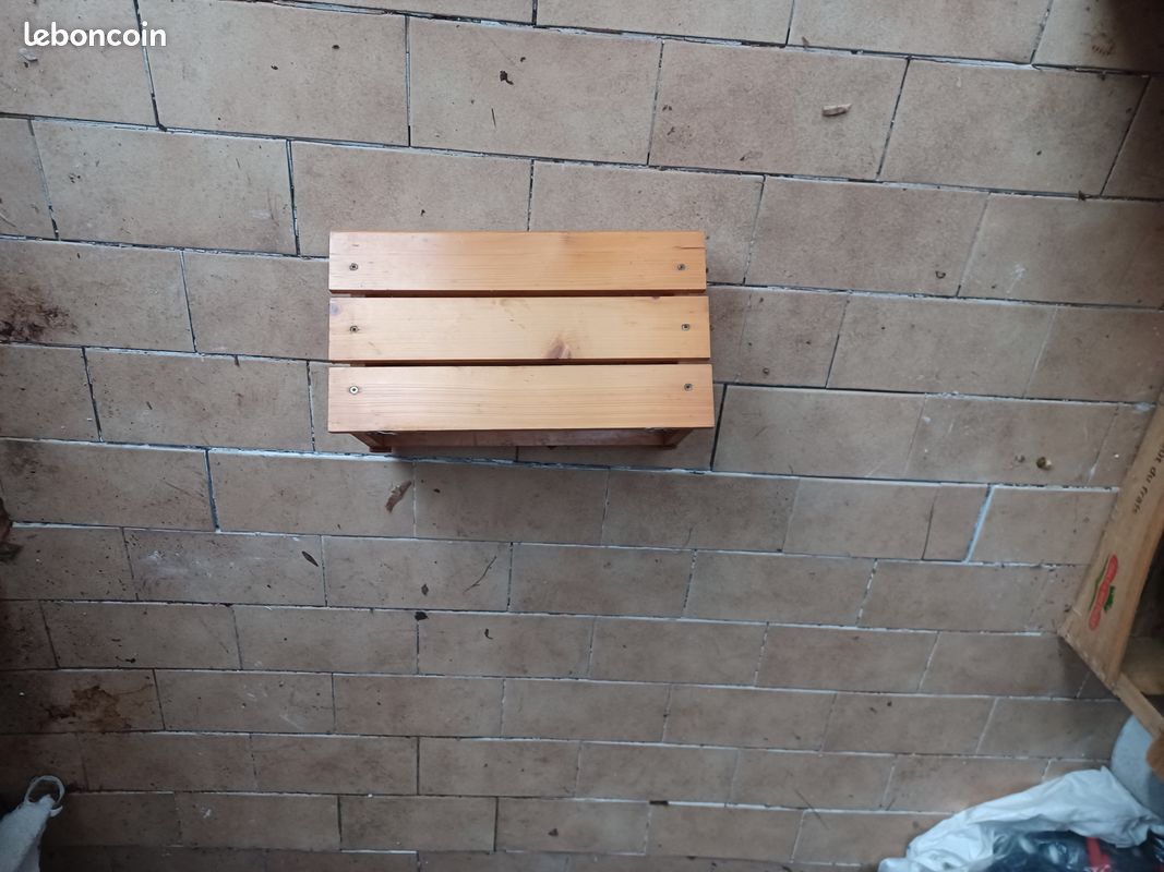 Etagere pin (image 1)