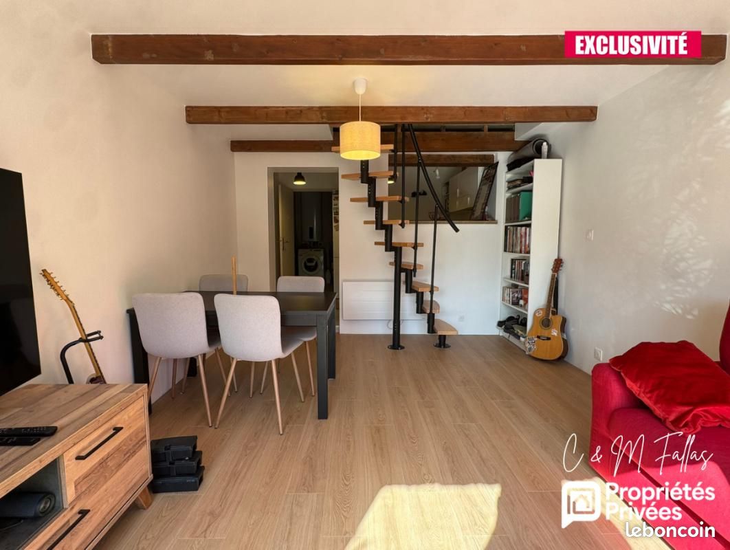 Maison 9 pièces 222 m² · à Travaillan · 222 m² · 210 000 €