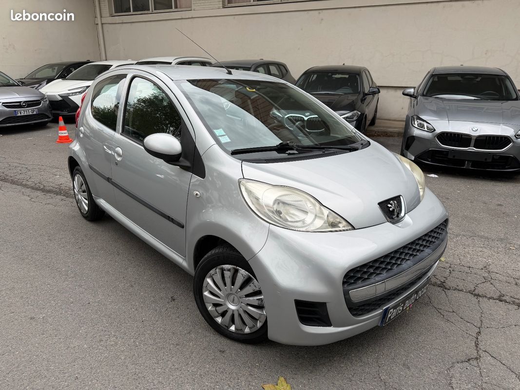 PEUGEOT 107 1.0e 12V 68ch BLUE LION Automatique (image 2)