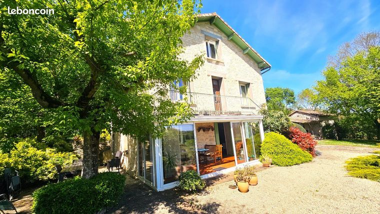 Propriété 9 pièces 223 m²
