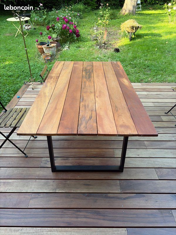 Table de jardin en bois (Muiracataria) (image 1)
