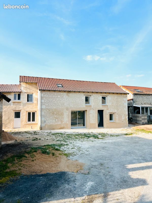 Maison 5 pièces 123 m² · à Dangé-Saint-Romain · 123 m² · 160 000 €