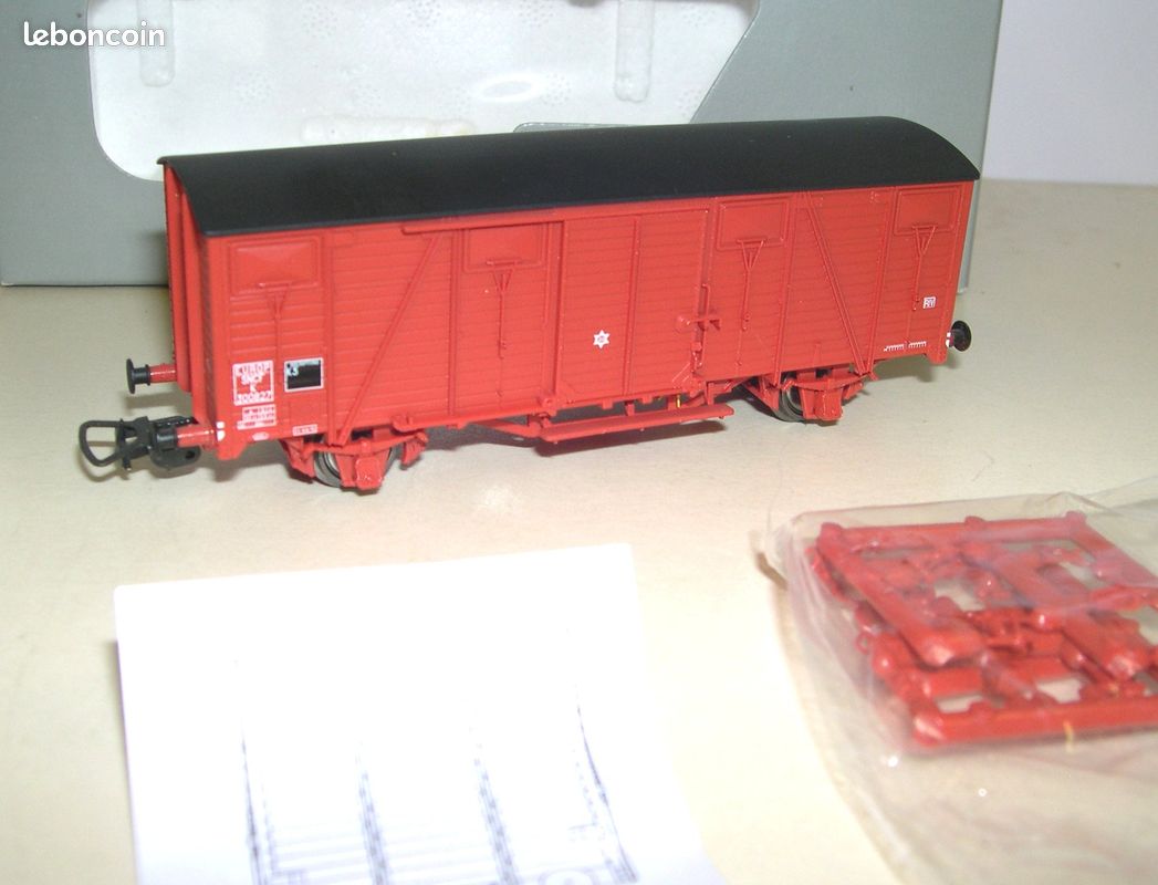 WAGON LIMA WAGON Couvert Réfrigérant SNCF Marquage Evian Référence 3115 WAGON LIMA WAGON Couvert Réfrigérant SNCF Marquage Evian Référence 3115