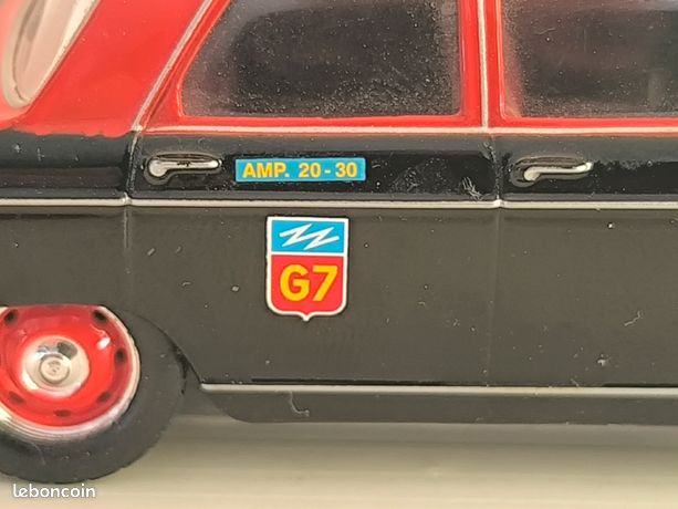 LE5869 MINIMINI LABEL43 Voiture 1/43 Peugeot 404 taxi Cotax de Paris