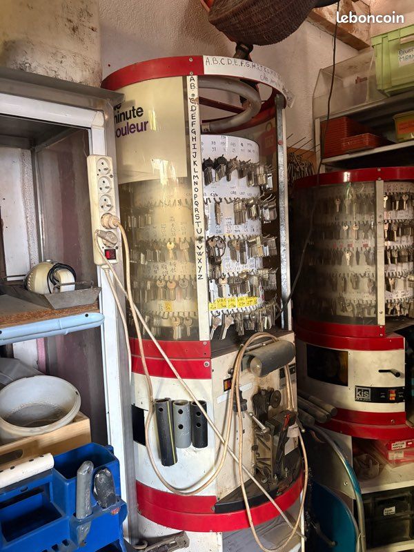 Deux machines à clé KIS + Ébauches de Clés (image 1)