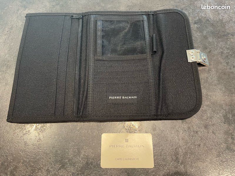 Porte-cartes Pierre Balmain En Simili Cuir Noir - Format 10x10 Cm - Occasion Très Bon état - Homme
