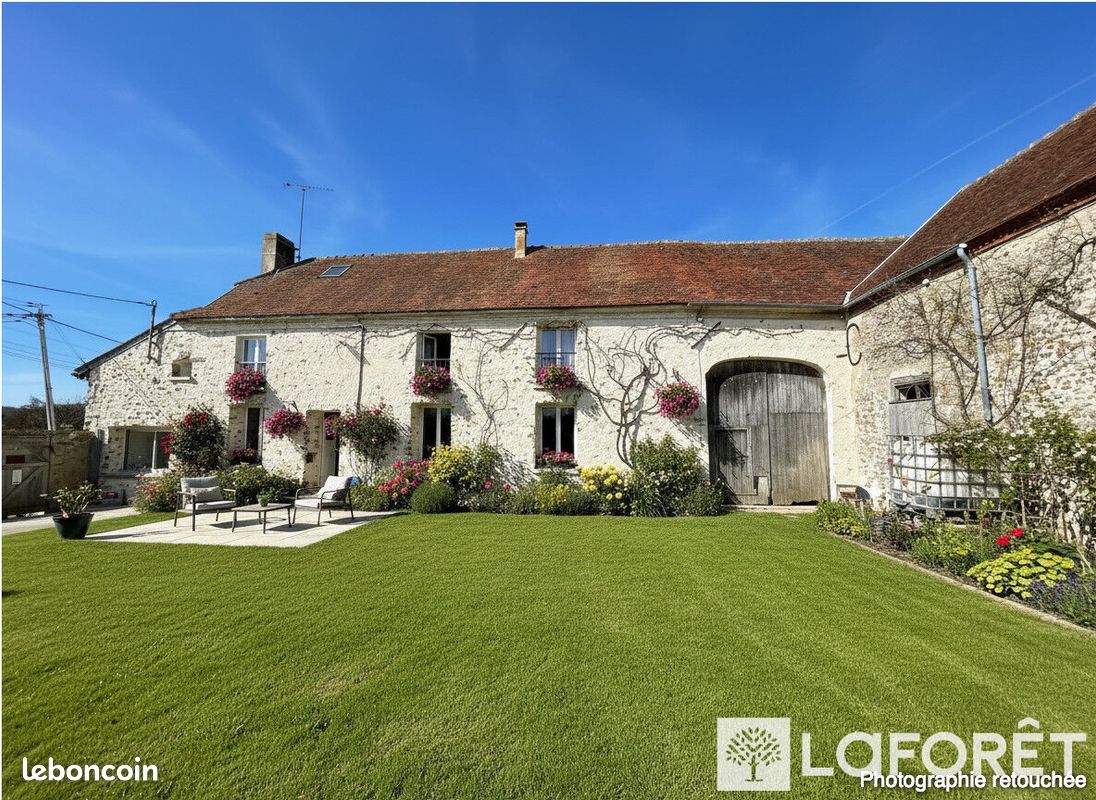 Maison 8 pièces 196 m² · à Mécringes · 196 m² · 219 900 €