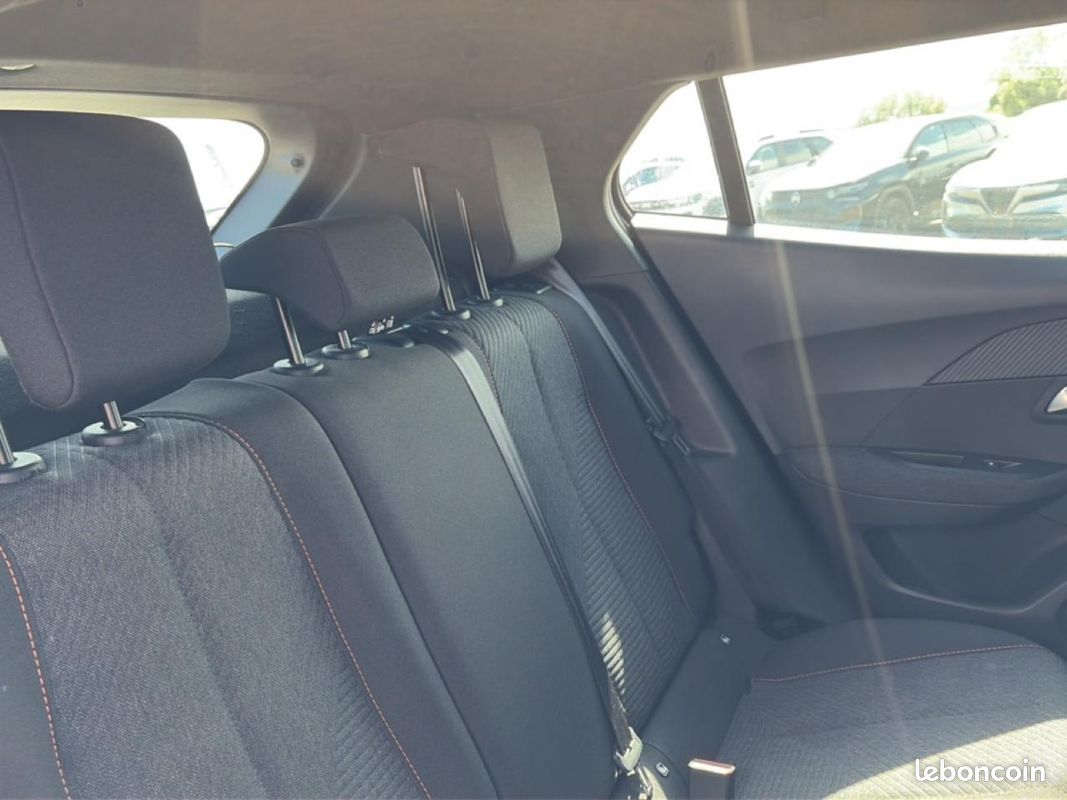 PEUGEOT 2008 1.2 100 style (image 27)