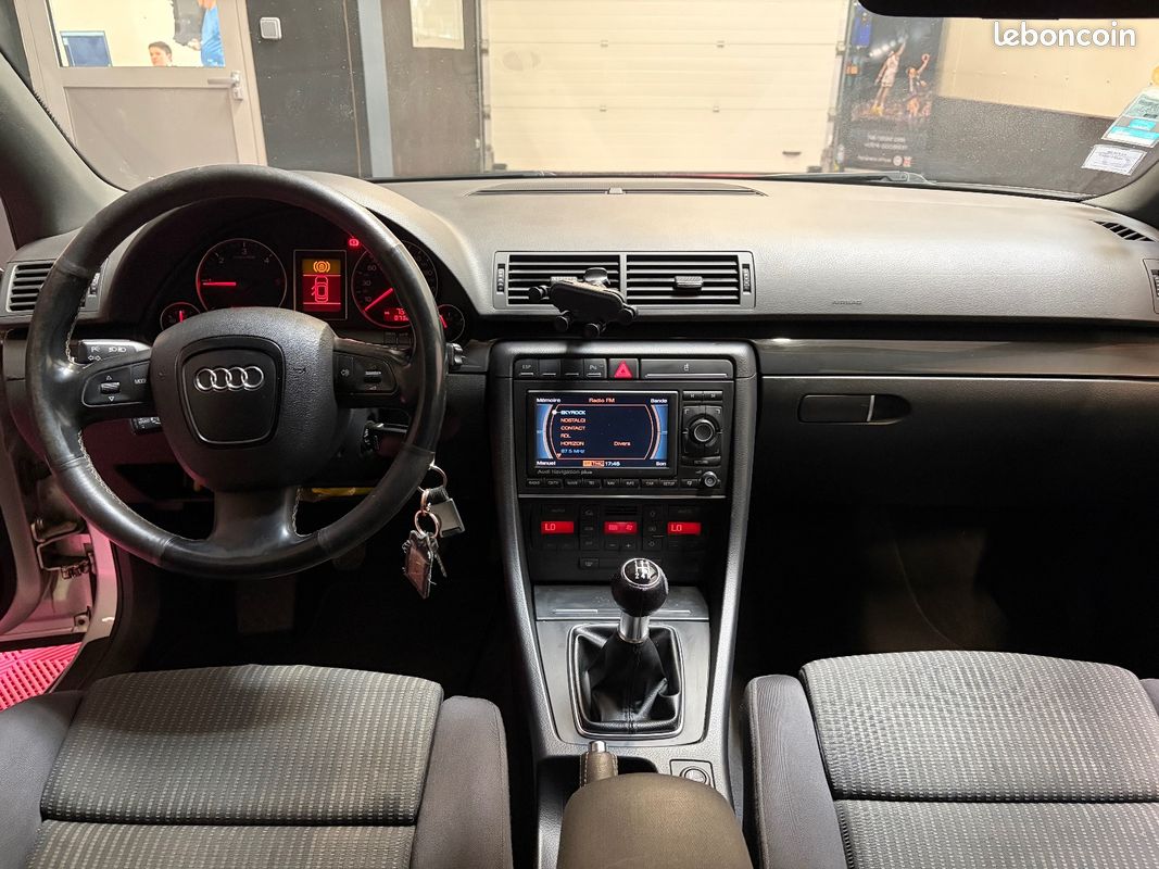 AUDI A4 A4 1.9 TDI S-Line / Carnet complet (image 23)