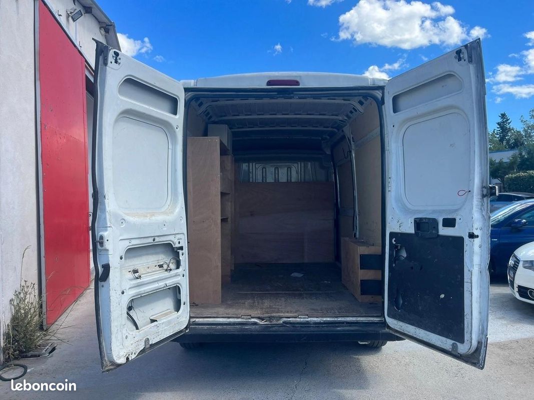 Peugeot Boxer 2.2L HDI 101 CHEV DIESEL - ÉNORMEMENT DE RANGEMENTS | RÉVISÉE-GARANTIE DE 12 MOIS (image 24)