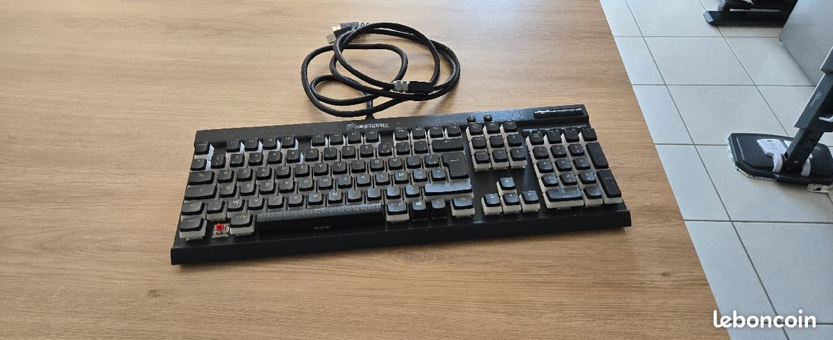 Clavier Corsair K70 (image 2)