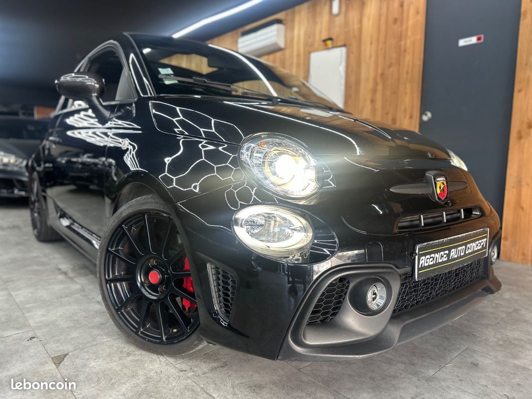 ABARTH 595 1.4 T-Jet 180 CH BVA Cabriolet Competizione Esseesse + ECHAPPEMENT AKRAPOVIC + PACK CARBONE + BEATS AUDIO + 1ERE MAIN + GARANTIE 12 MOIS (image 3)
