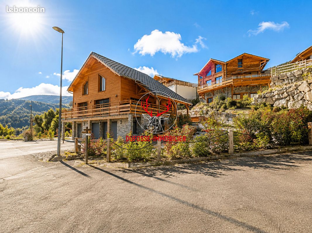 Maison 9 pièces 218 m² · à Dévoluy · 218 m² · 1 098 000 €
