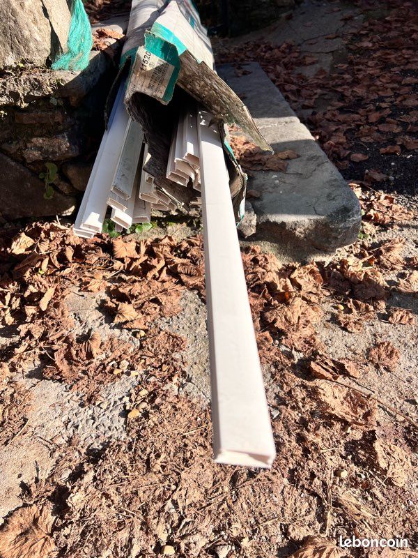 Lot de goulotte PVC rigides (image 1)