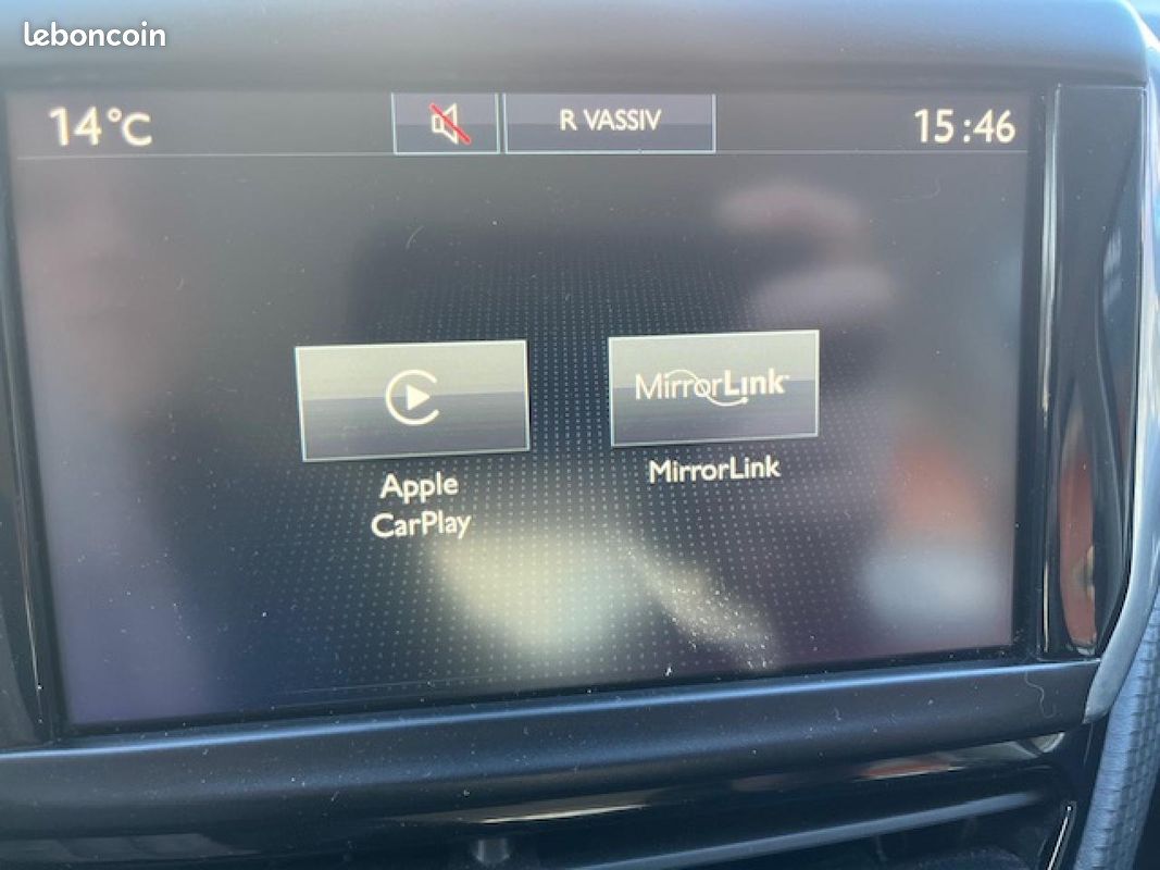 PEUGEOT 208 1.2i Pure Tech - 110 Allure + Apple CarPlay + Radars Arrière + Clim Auto (image 10)