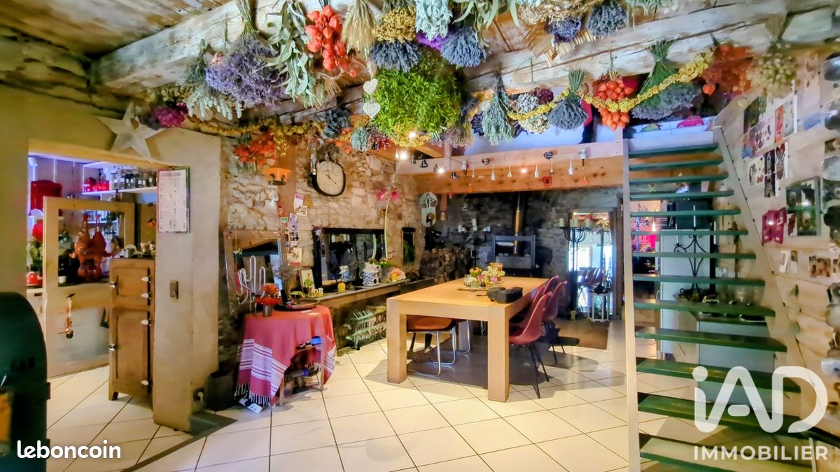 Appartement 7 pièces 220 m² · à Rochejean · 220 m² · 370 000 €