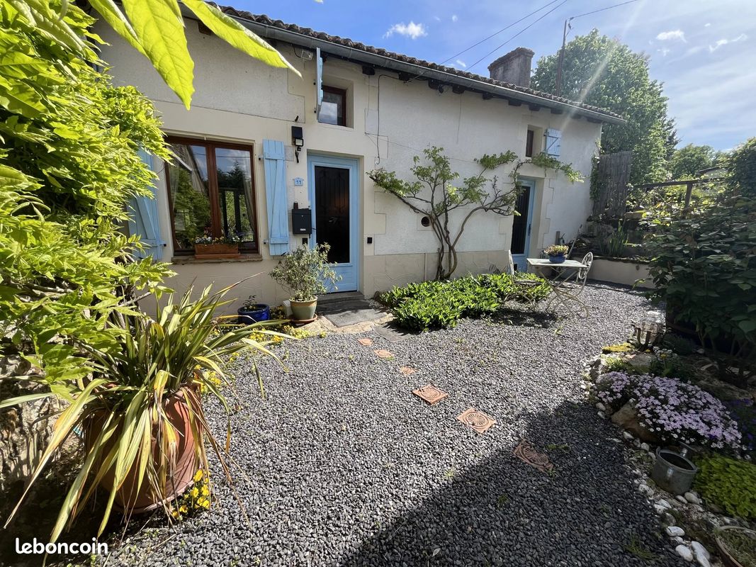 Maison 5 pièces 100 m² · à Adriers · 100 m² · 162 000 €