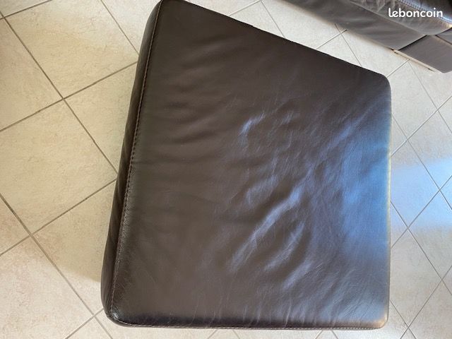 Pouf en cuir couleur chocolat (image 1)