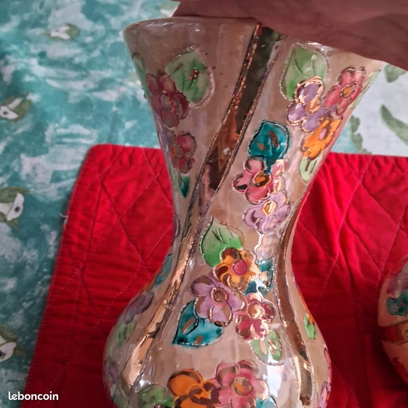 Paire de vases vintage Vallauris – Céramique florale & dorures (20 cm) années 50 (image 5)