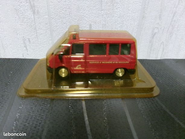 Miniature RENAULT Trafic Vehicule de Secours Médicale NOREV NOREV518010 | Collect World