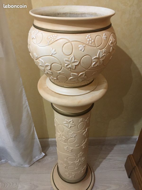 Cache pot et colonne (image 2)