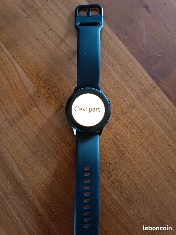Samsung Galaxy watch active 2
Vendu avec chargeur
Remis à zéro
Fonctionne parfaitement
Juste 1 micro rayure (image 3)