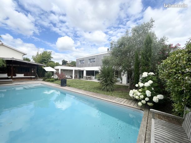 Maison 7 pièces 243 m²