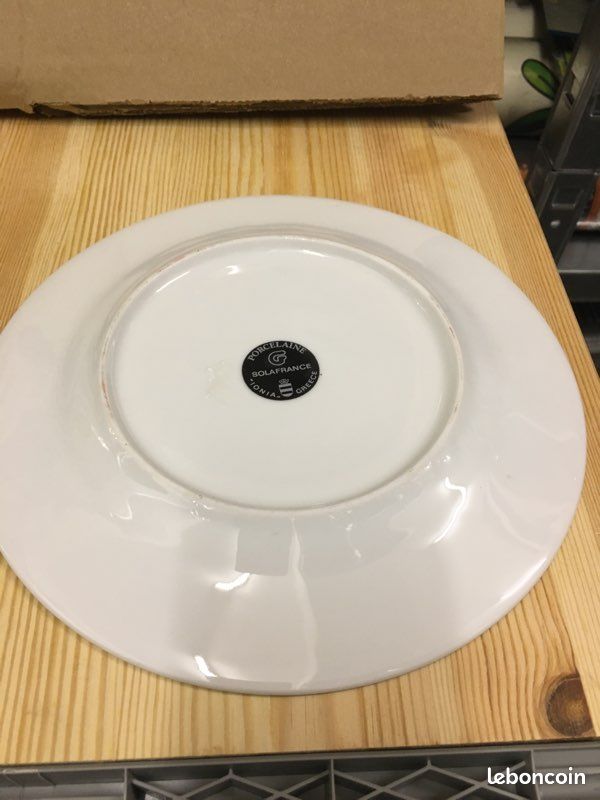 Pomax - Assiette Mykonos rouille en porcelaine | Harmonie du Logis