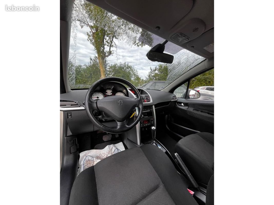 PEUGEOT 207 1.6i 16V - 120 - BVA Sport Pack (image 9)