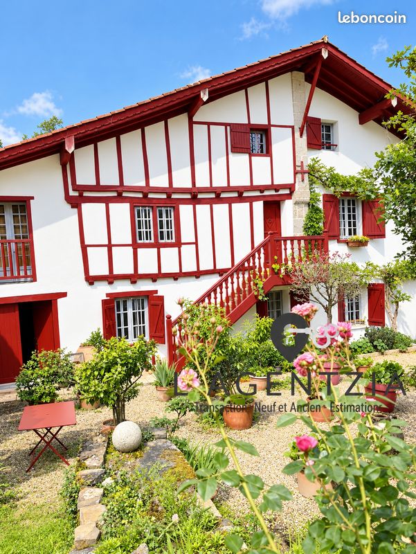 Maison 8 pièces 297 m² · à Cambo-les-Bains · 297 m² · 997 500 €
