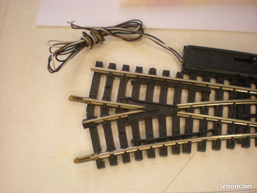 Aiguillage électrique Lima HO - Droite - Rails Maillechort 9° 312 Mm - Occasion