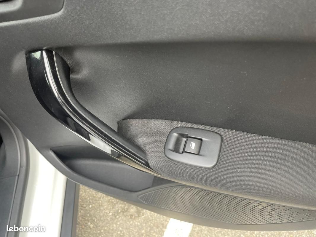 Peugeot 2008 PURE TECH 110CH SIGNATURE (image 20)