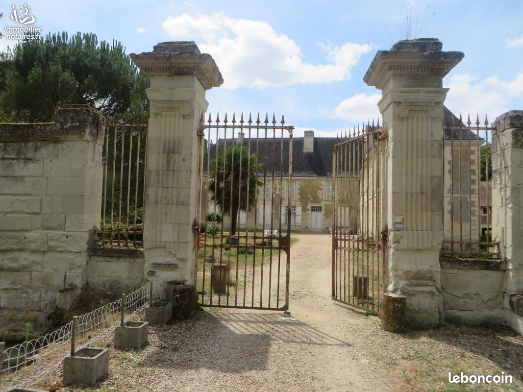 Maison 18 pièces 610 m² · à Saint-Genest-d'Ambière · 610 m² · 695 000 €