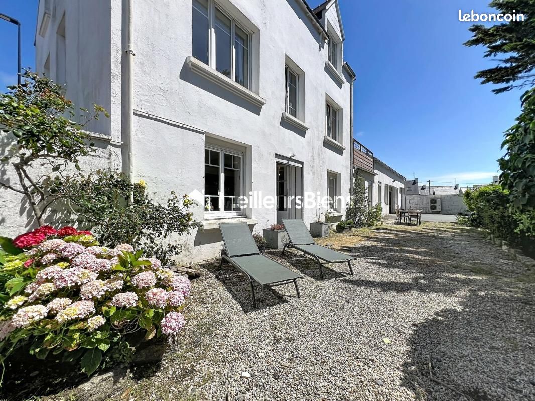 Maison 9 pièces 215 m² · à Treffiagat · 215 m² · 433 700 €