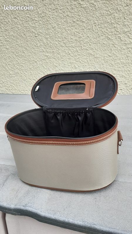 Valise + vanity (image 8)